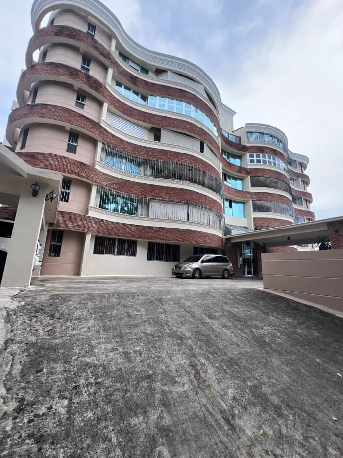 Venta de primer nivel con patio en La Esmeralda - foto 1