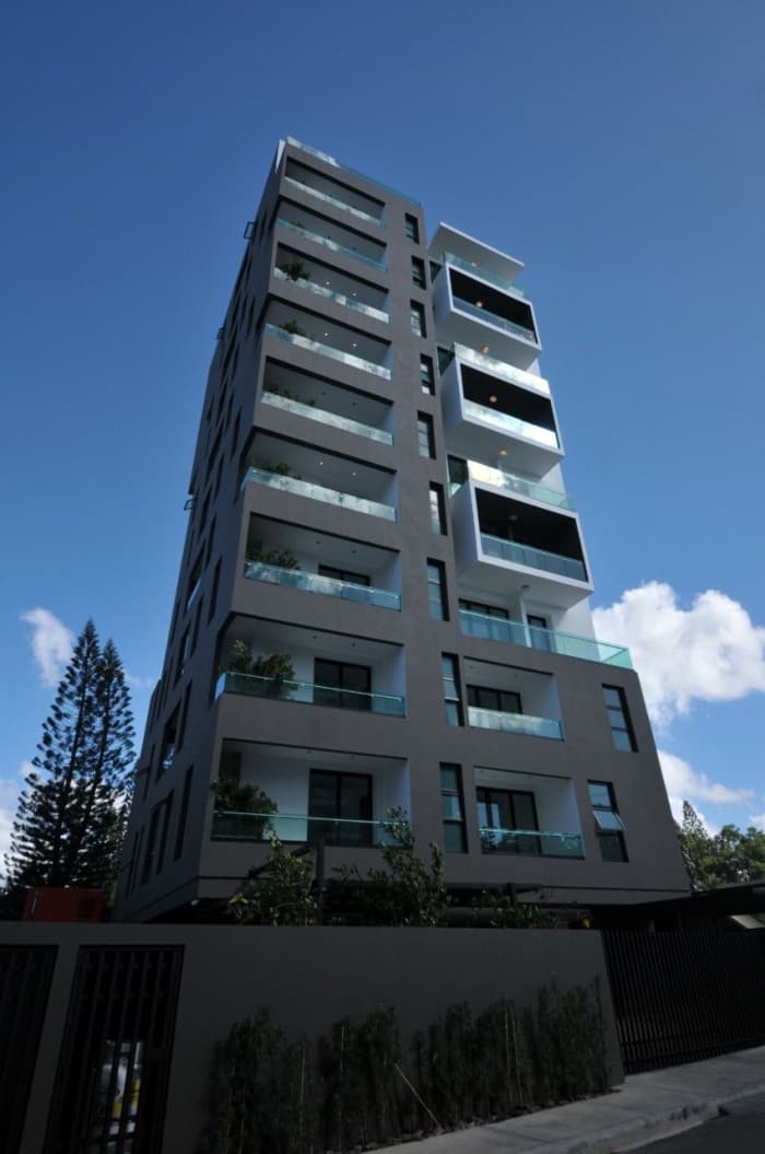 VENTA DE TORRE DE APARTAMENTOS EN LA ESMERALDA - foto 1