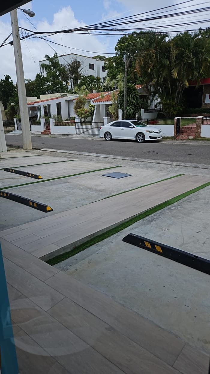LOCAL COMERCIAL EN ALQUILER EN LOS CERROS DE GURABO - foto 1