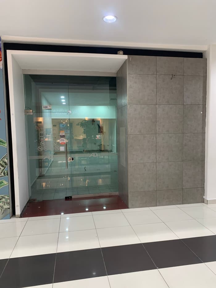 Local comercial en renta Plaza Internacional Santiago - foto 1