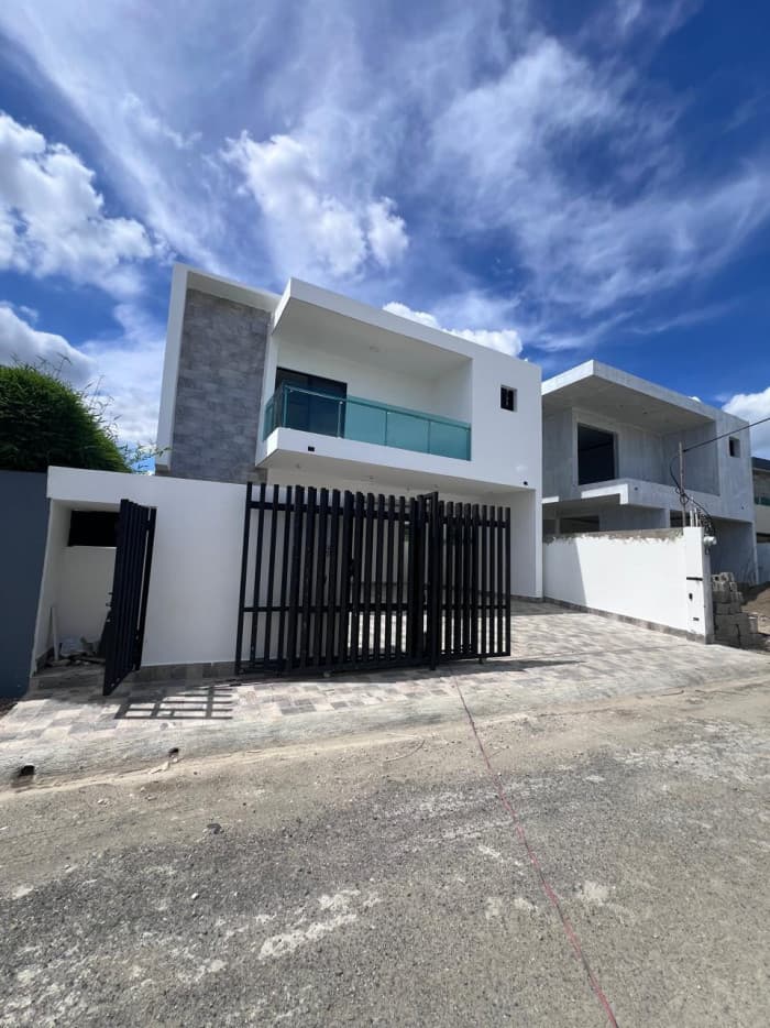 EN VENTA CASA EN PROYECTO RESIDENCIAL CERRADO,SANTIAGO  - foto 1