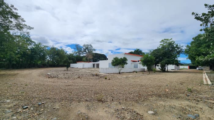 Venta o Alquiler  de local comercial en La Canela  - foto 4
