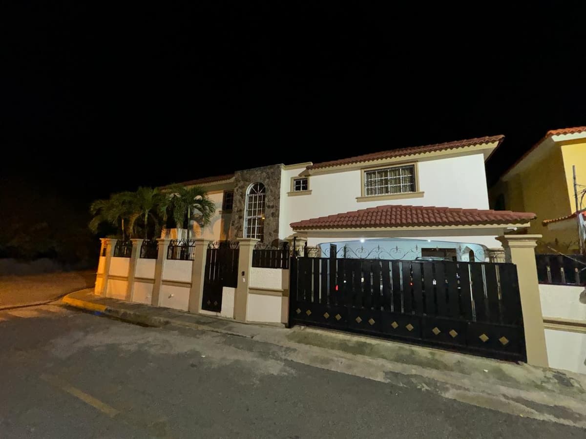 En Venta de amplia Casa  en Valle Verde II ,Santiago  - foto 3