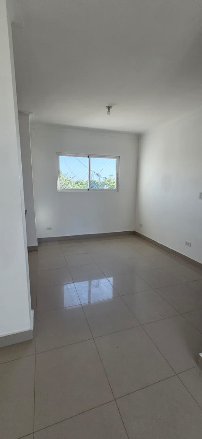  VENTA DE APARTAMENTO 4.TO NIVEL  LOS LLANOS DE GURABO  - foto 3