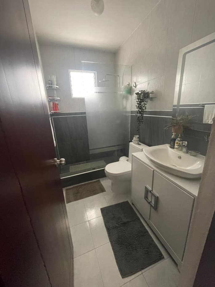 VENTA DE CASA CON PATIO EN LLANOS DE GURABO  - foto 10