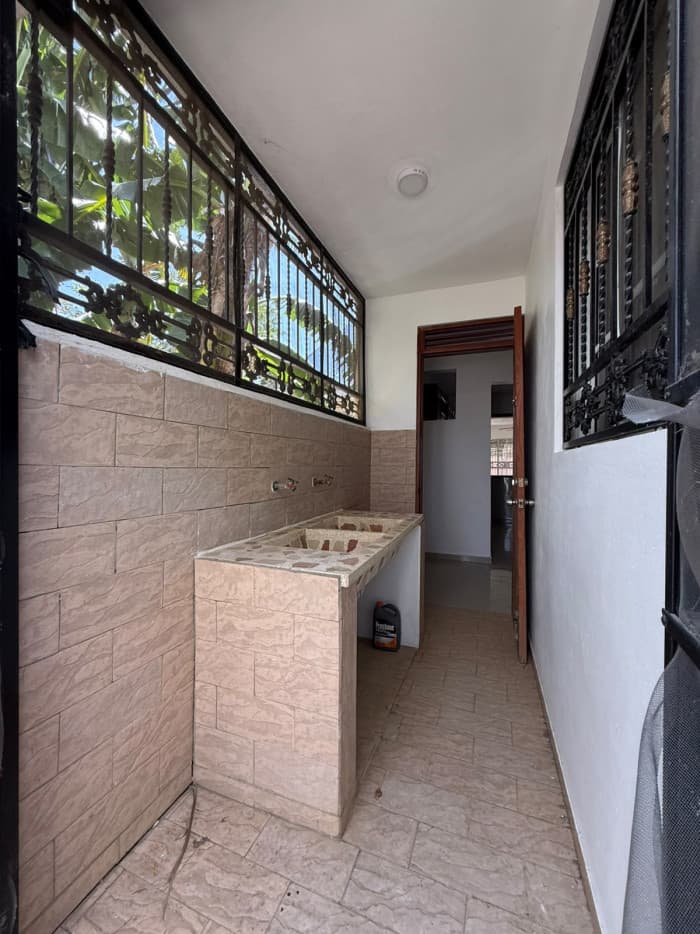 VENTA DE CASA FRENTE AL ASILO MAO VALVERDE  - foto 10