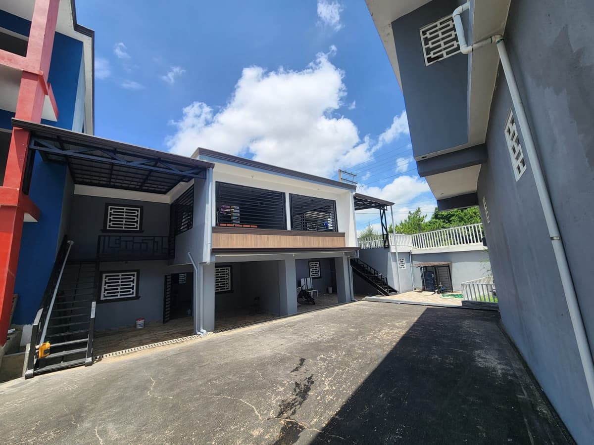 EN VENTA SOLAR Y EDIFICIO COMERCIAL EN LA VEGA RD - foto 3