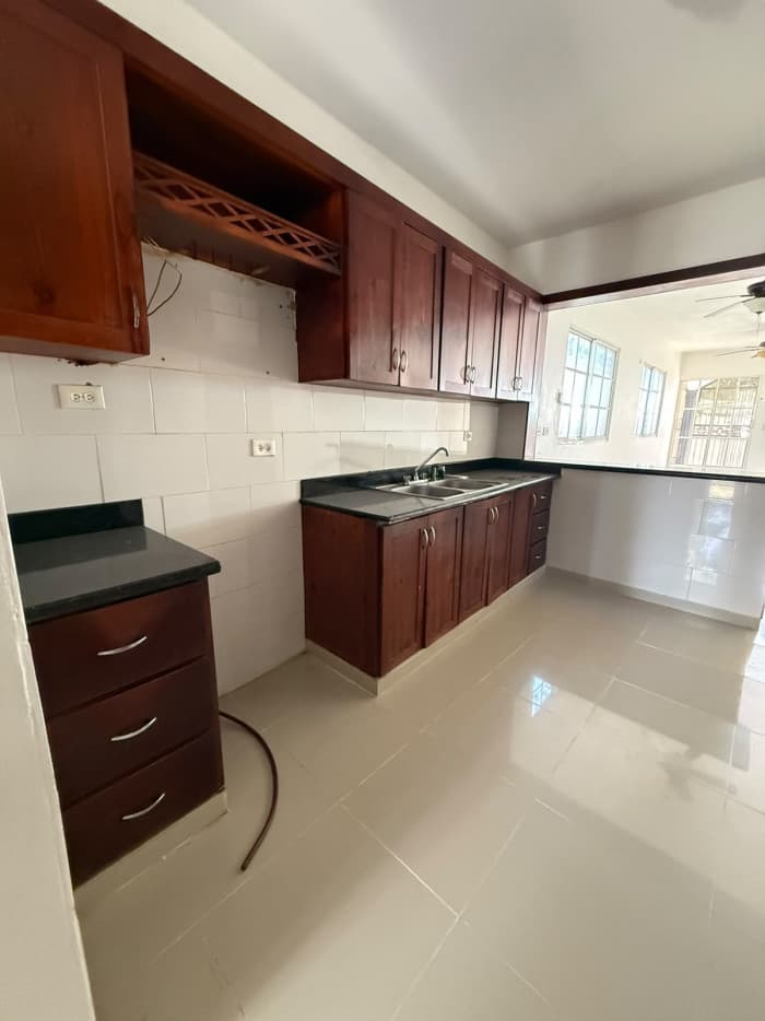 VENTA DE CASA FRENTE AL ASILO MAO VALVERDE  - foto 4