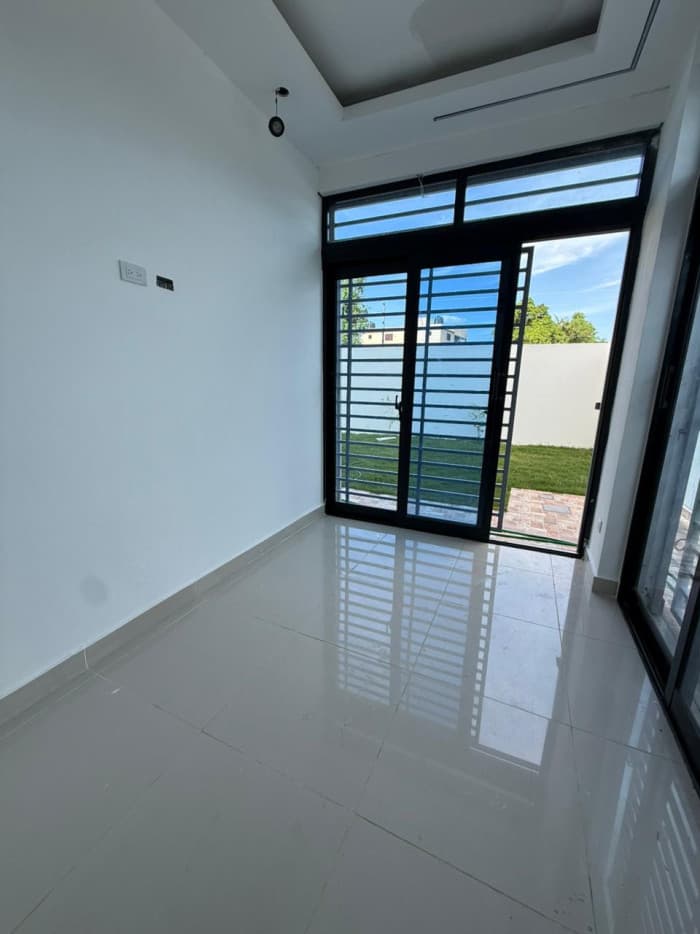 VENTA DE CASA CON PATIO EN LOS LLANOS DE GURABO - foto 4