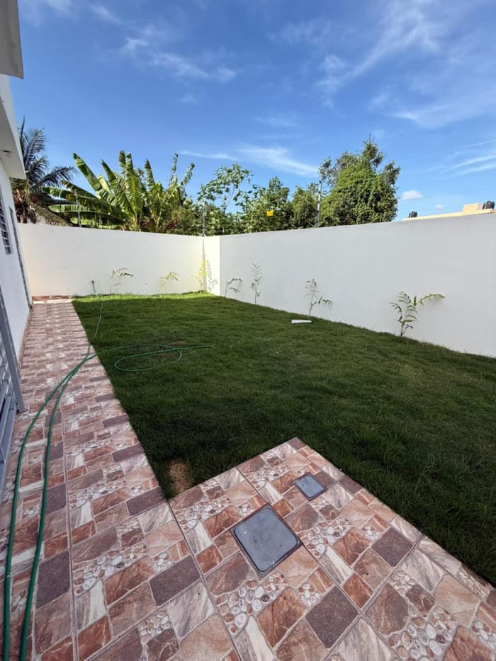 VENTA DE CASA CON PATIO EN LOS LLANOS DE GURABO - foto 3