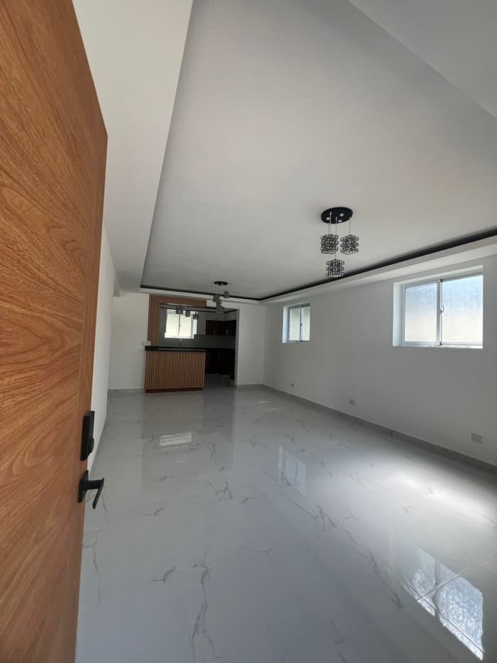 EN VENTA CASAS CON PISCINA EN JARDINES DEL NORTE  - foto 4