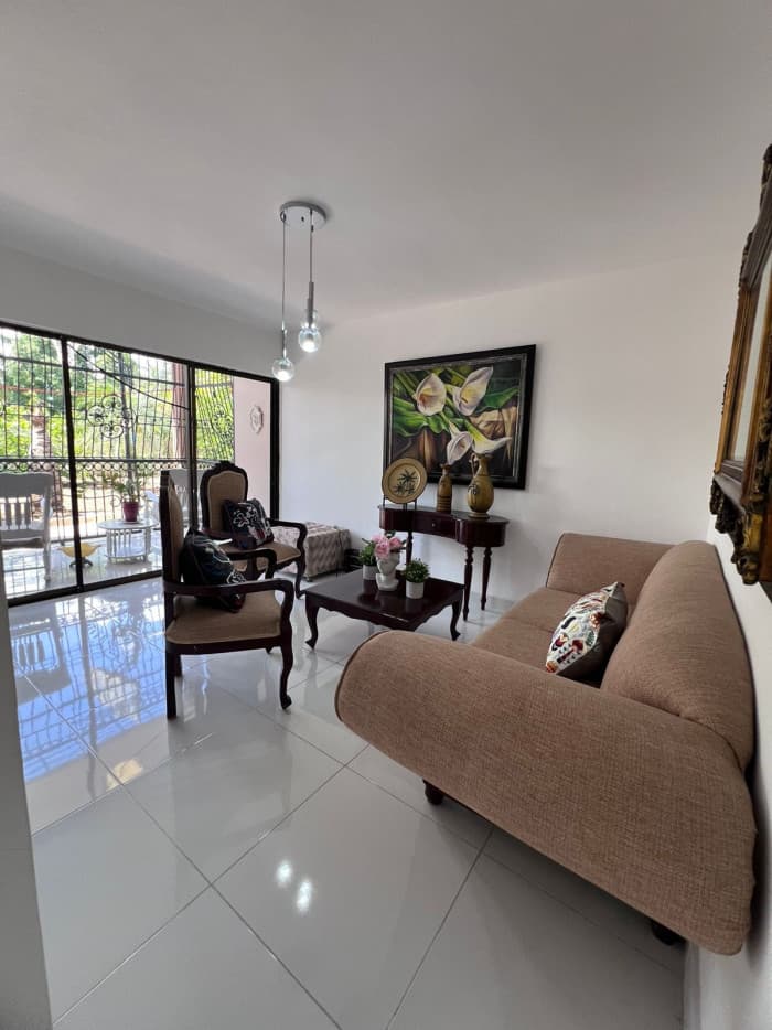 VENTA DE CONFORTABLE Y AMPLIA CASA URBANIZACION INVI   - foto 3