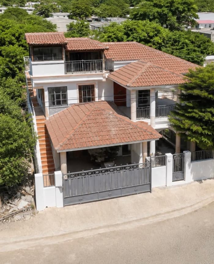 VENTA CASA TIPO VILLA 3 NIVELES LOS JARDINES DEL NORTE  - foto 2