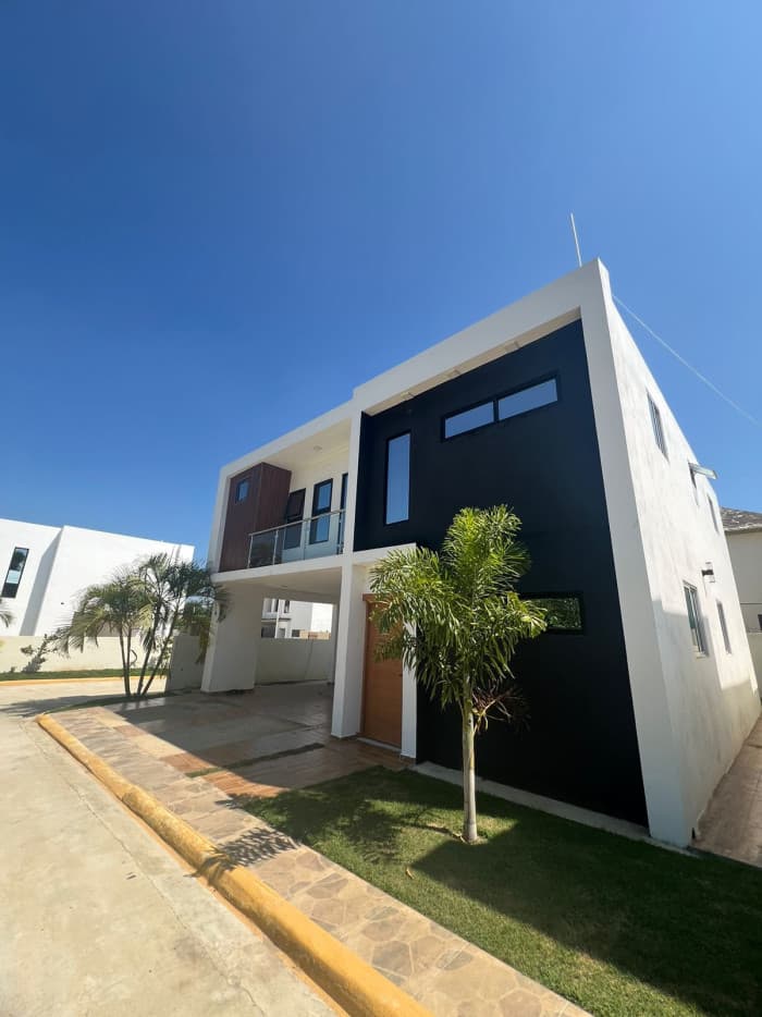 EN VENTA CASAS CON PISCINA EN JARDINES DEL NORTE  - foto 3