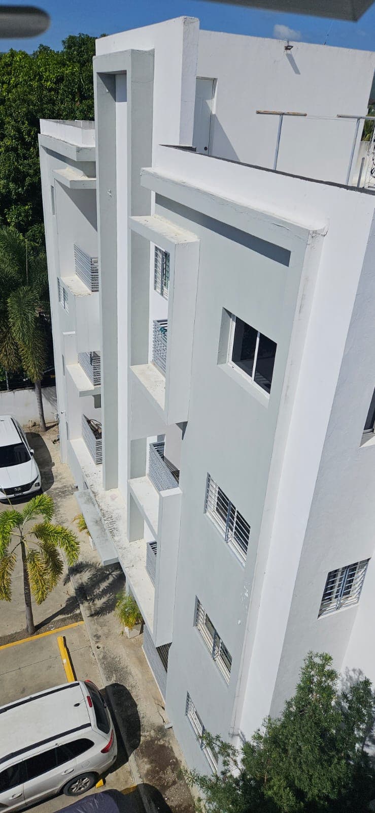  VENTA DE APARTAMENTO 4.TO NIVEL  LOS LLANOS DE GURABO  - foto 2