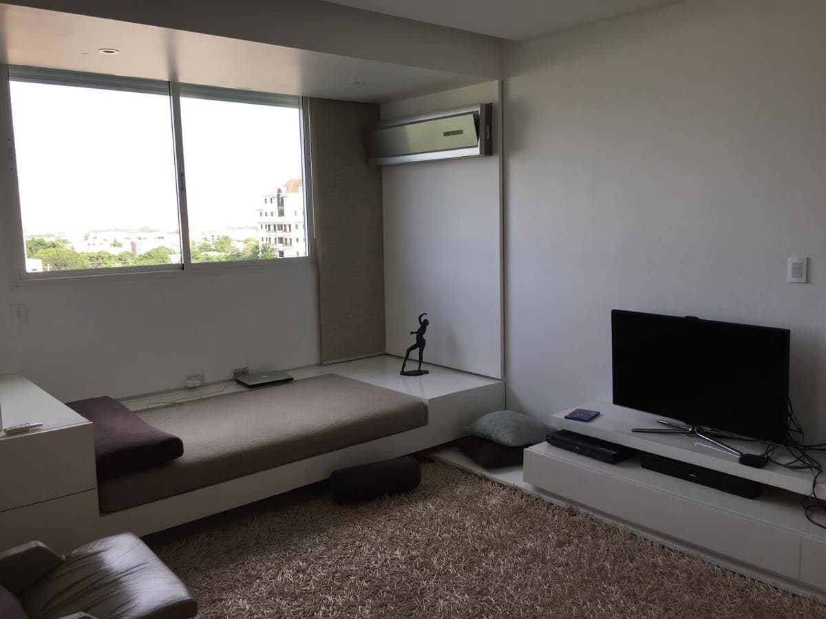 Apartamento semi-amueblado en alquiler en La Esmeralda! - foto 3