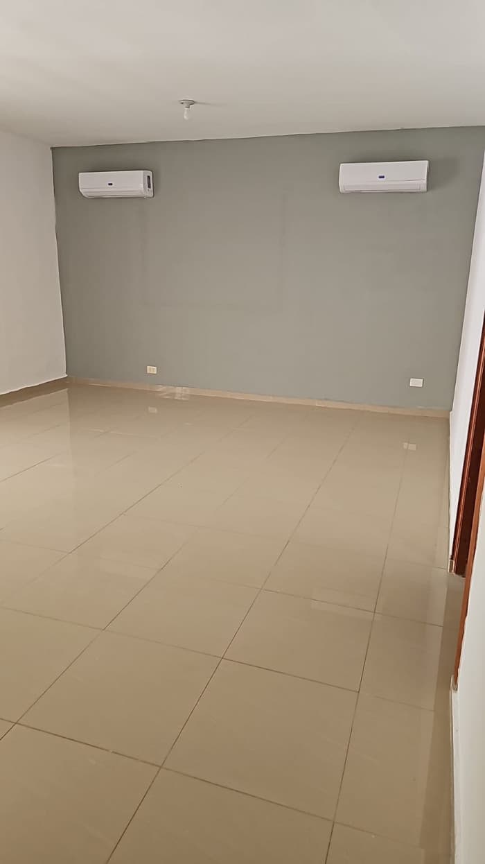 LOCAL COMERCIAL EN ALQUILER EN LOS CERROS DE GURABO - foto 4