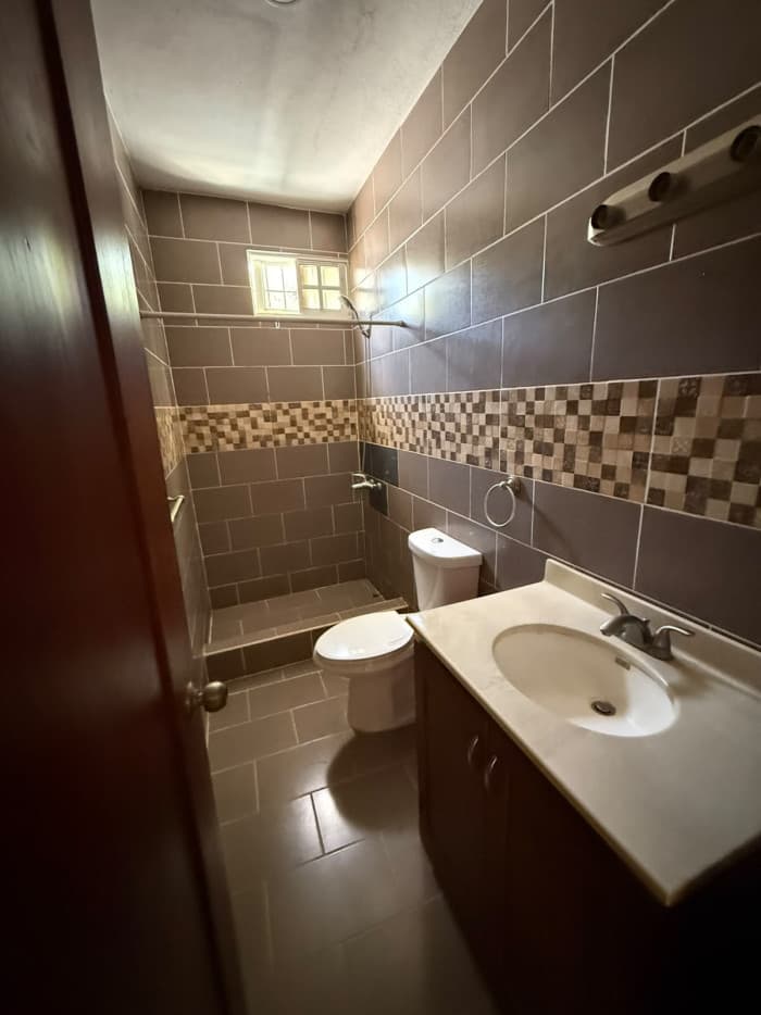 VENTA DE CASA FRENTE AL ASILO MAO VALVERDE  - foto 12