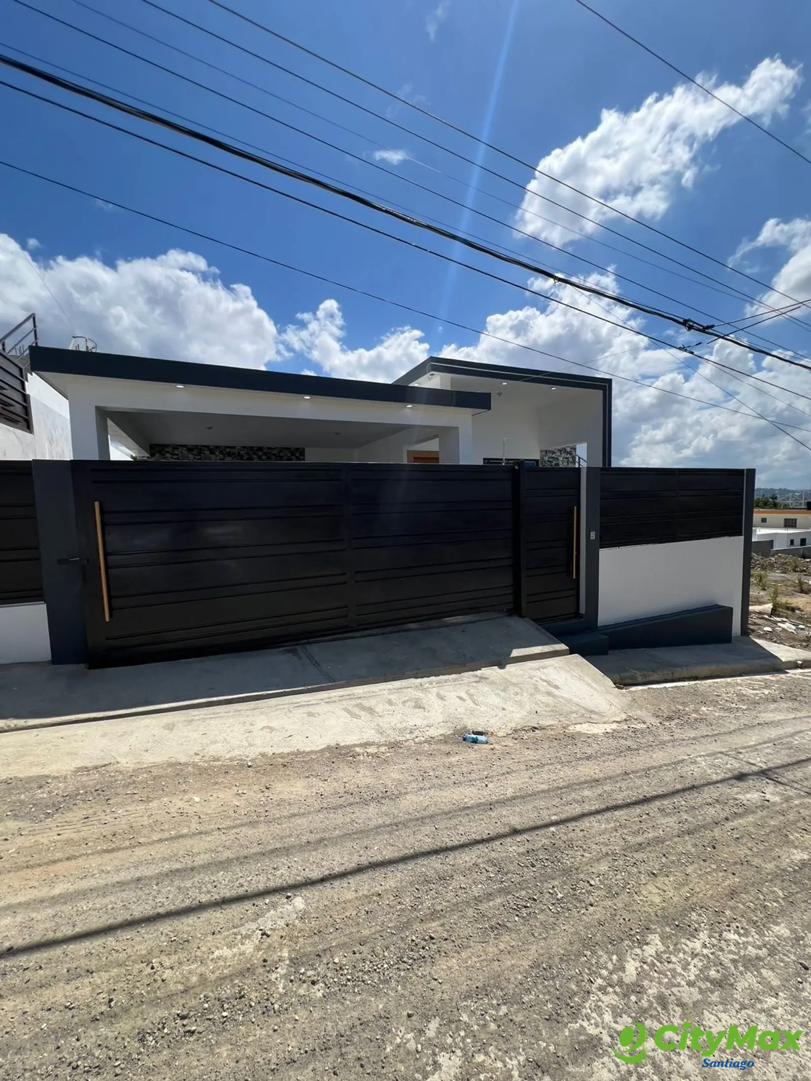 VENTA DE CASA CERCA SUPERMERCADO BRAVO , BANCO POPULAR - foto 1