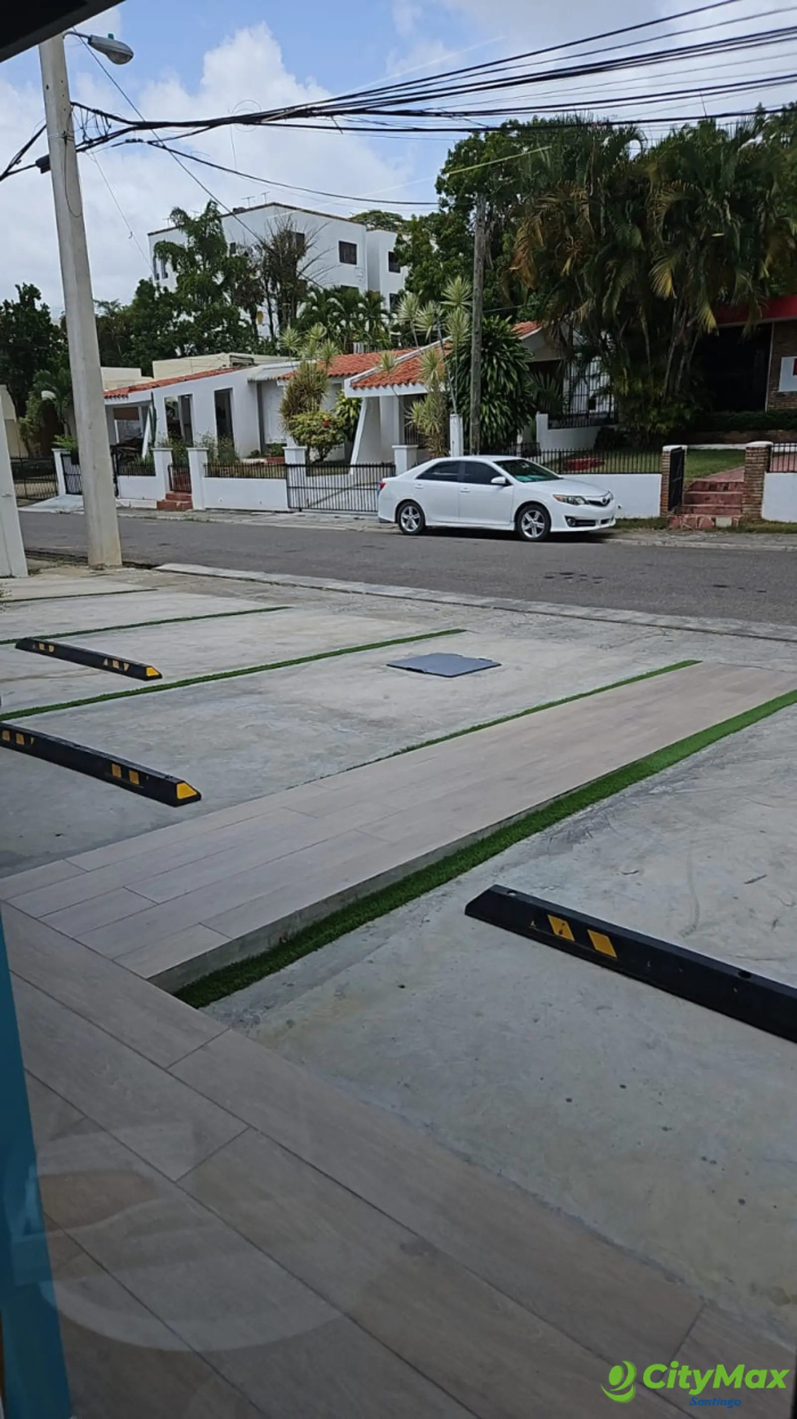 LOCAL COMERCIAL EN ALQUILER EN LOS CERROS DE GURABO - foto 1