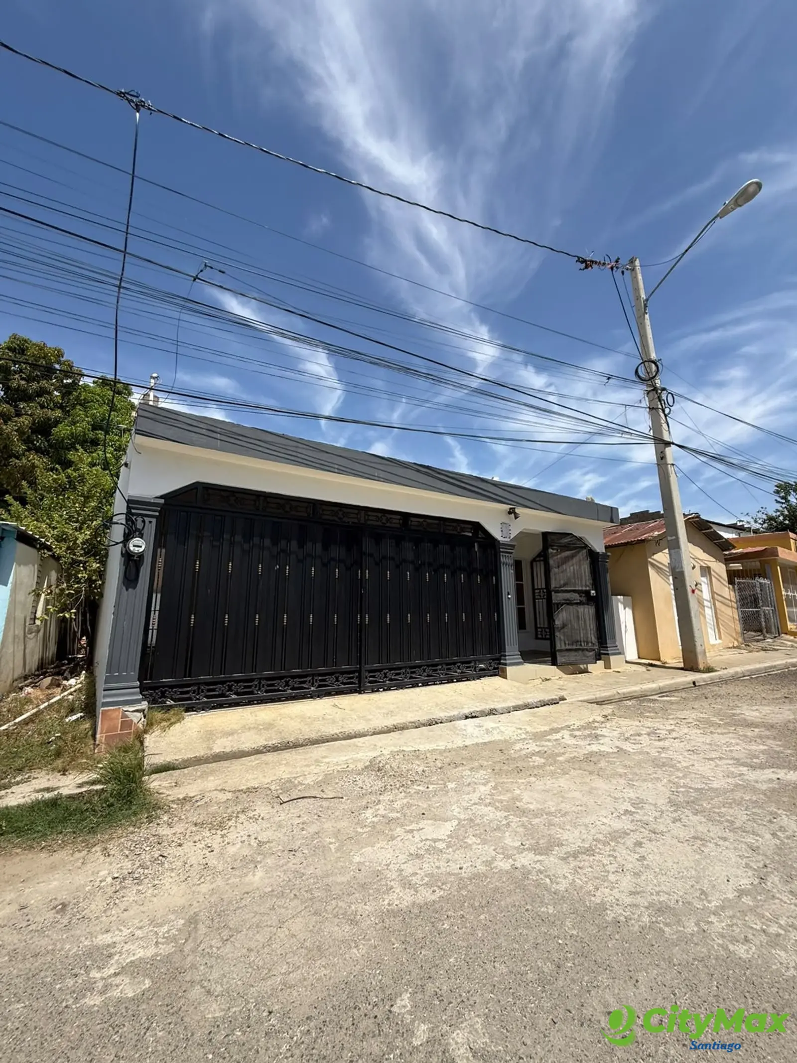 VENTA DE CASA FRENTE AL ASILO MAO VALVERDE - foto 1