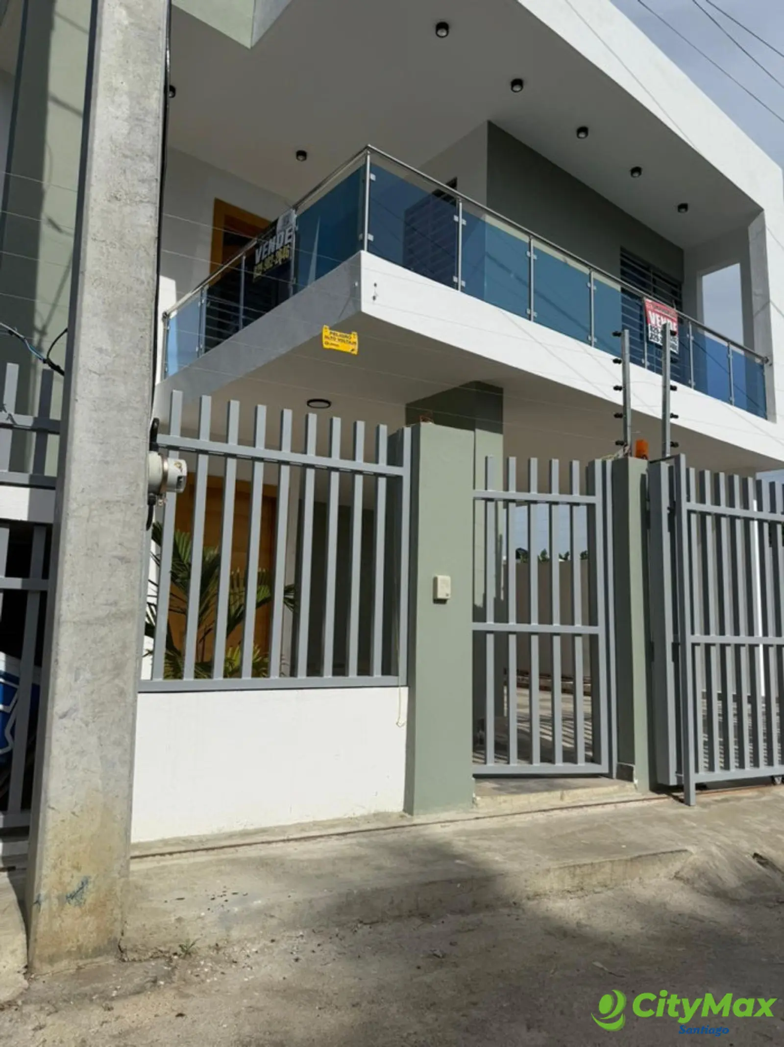 VENTA DE CASA CON PATIO EN LOS LLANOS DE GURABO - foto 1