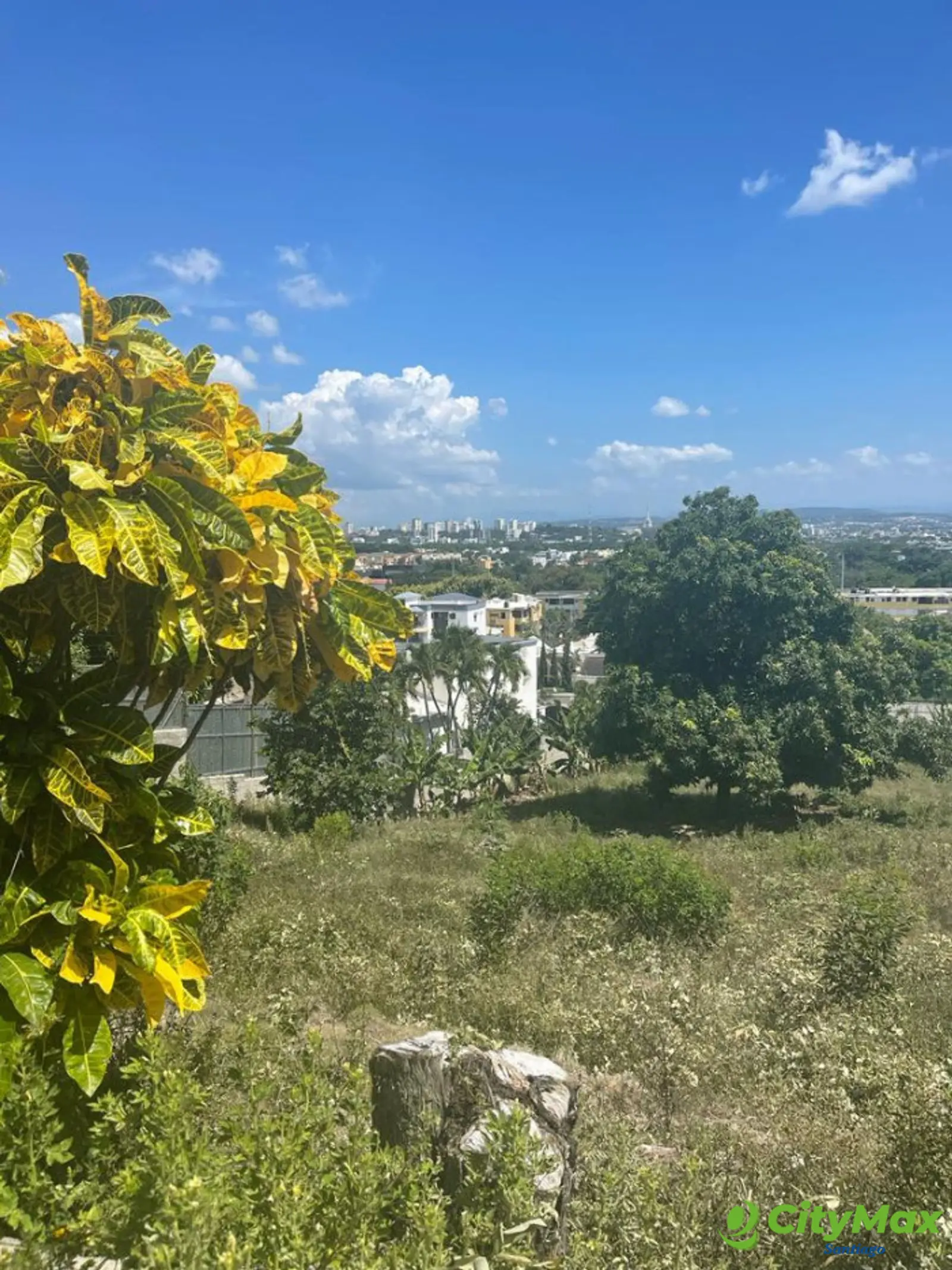 Terreno residencial en venta en Cerro Alto, Santiago - foto 1