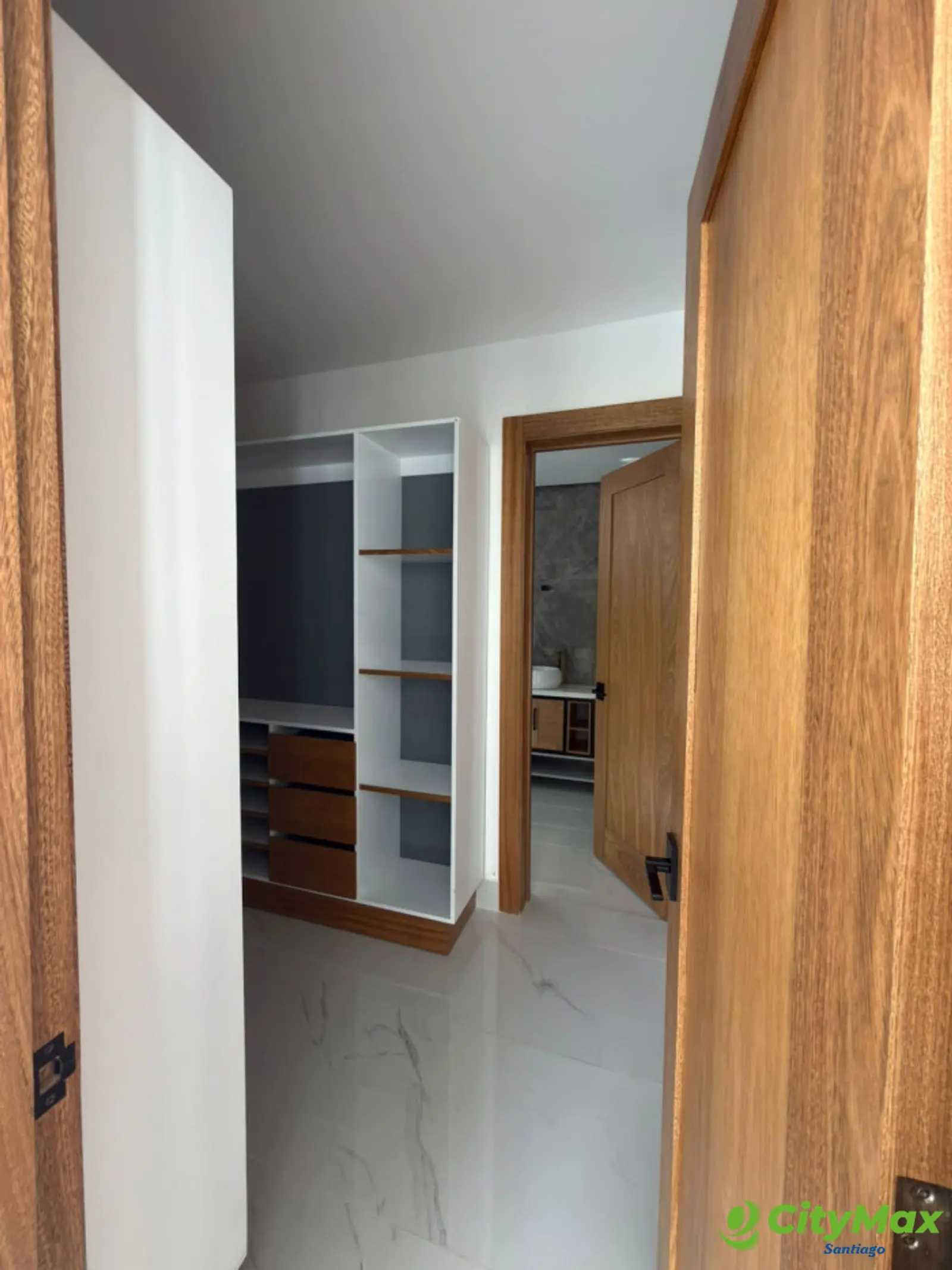 VENTA DE CASA CON  PATIO EN  LLANOS DE GURABO - foto 12