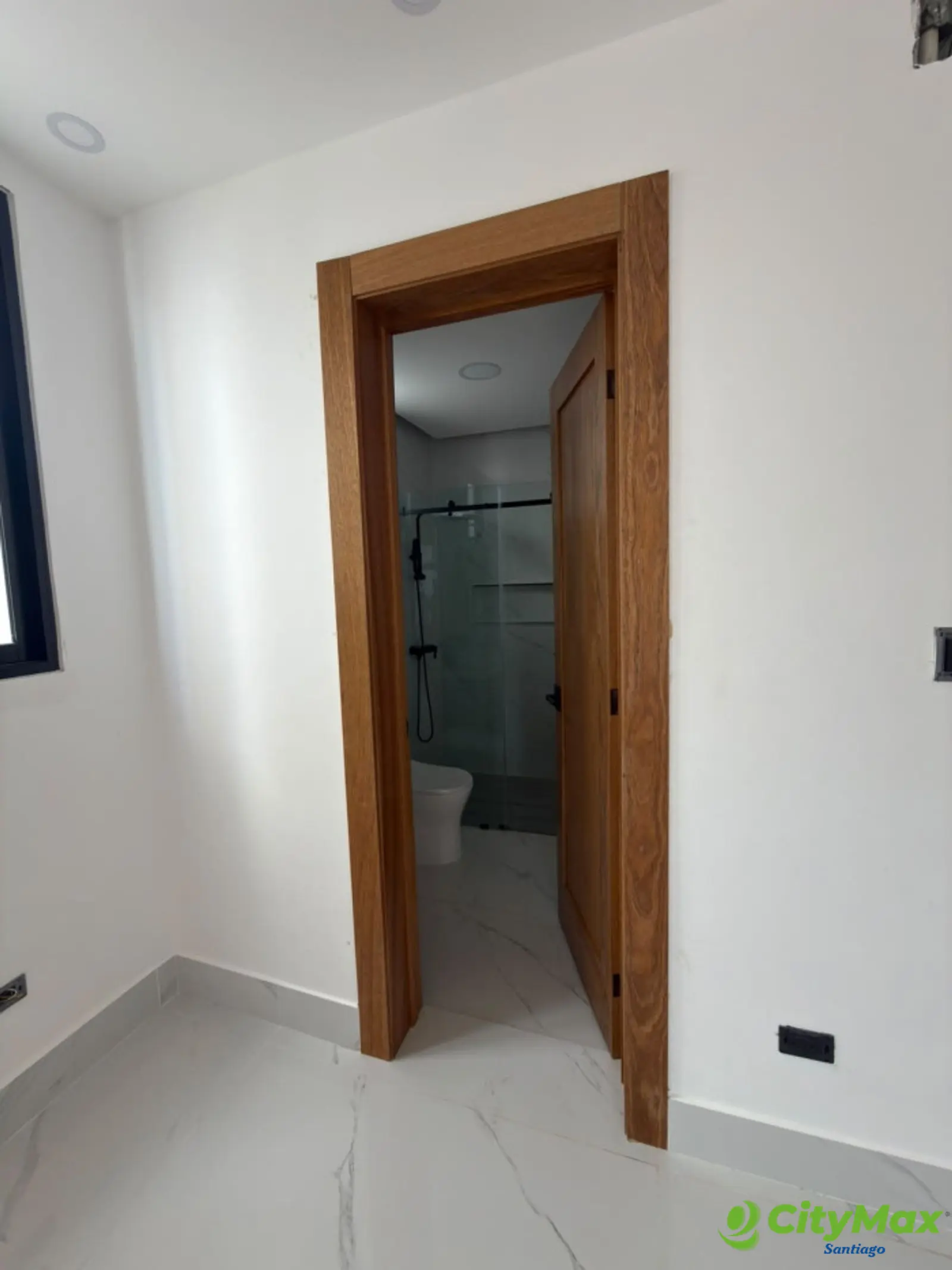VENTA DE CASA CON  PATIO EN  LLANOS DE GURABO - foto 15