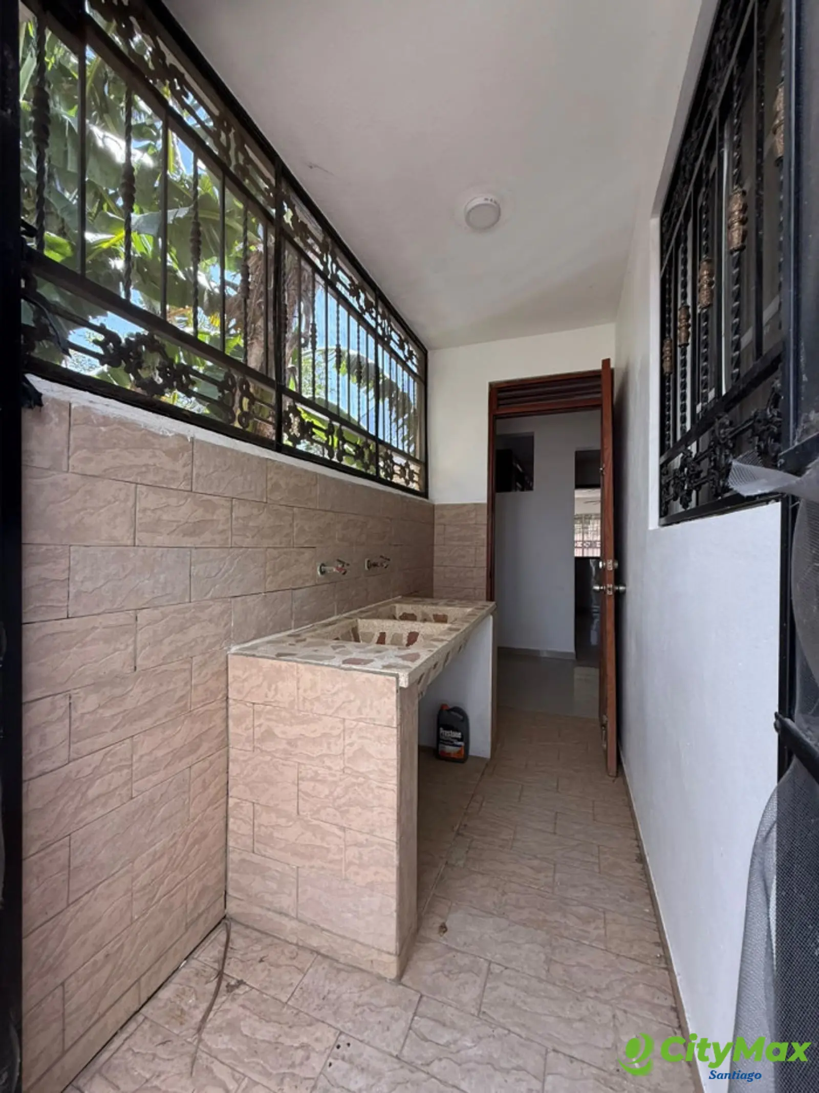 VENTA DE CASA FRENTE AL ASILO MAO VALVERDE - foto 10