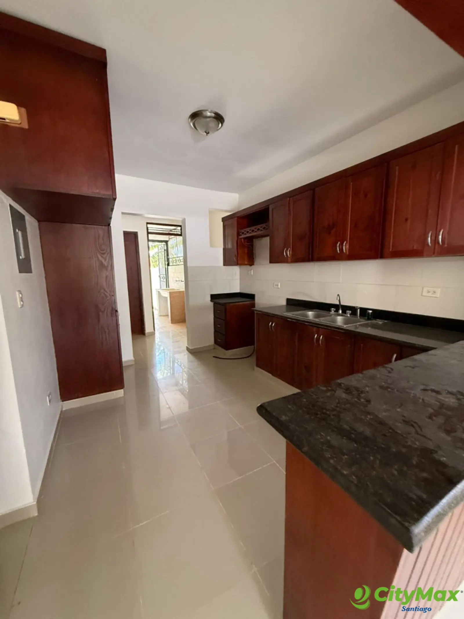 VENTA DE CASA FRENTE AL ASILO MAO VALVERDE - foto 5