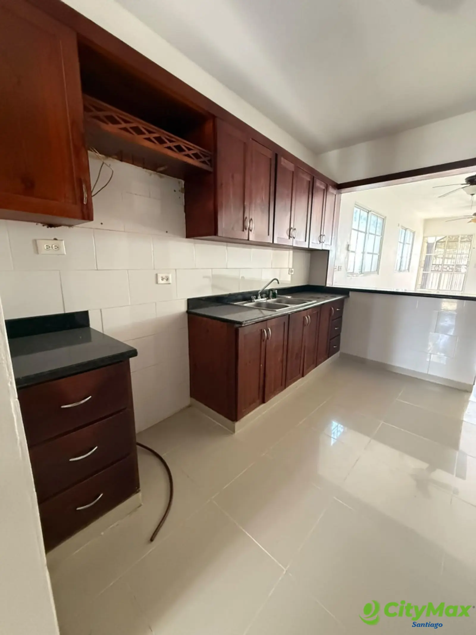 VENTA DE CASA FRENTE AL ASILO MAO VALVERDE - foto 4