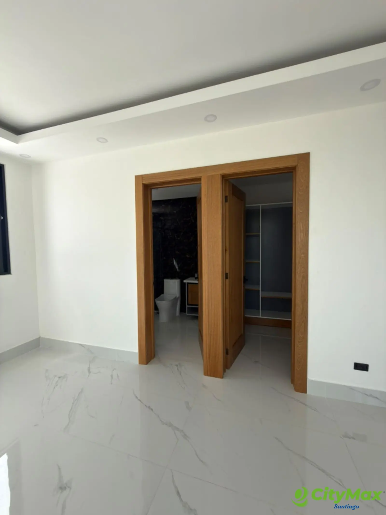 VENTA DE CASA CON  PATIO EN  LLANOS DE GURABO - foto 13