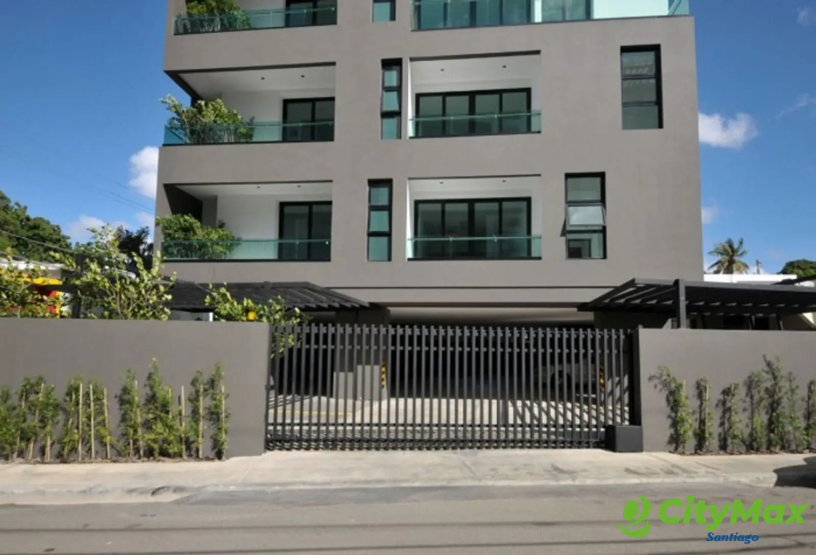 VENTA DE TORRE DE APARTAMENTOS EN LA ESMERALDA - foto 2