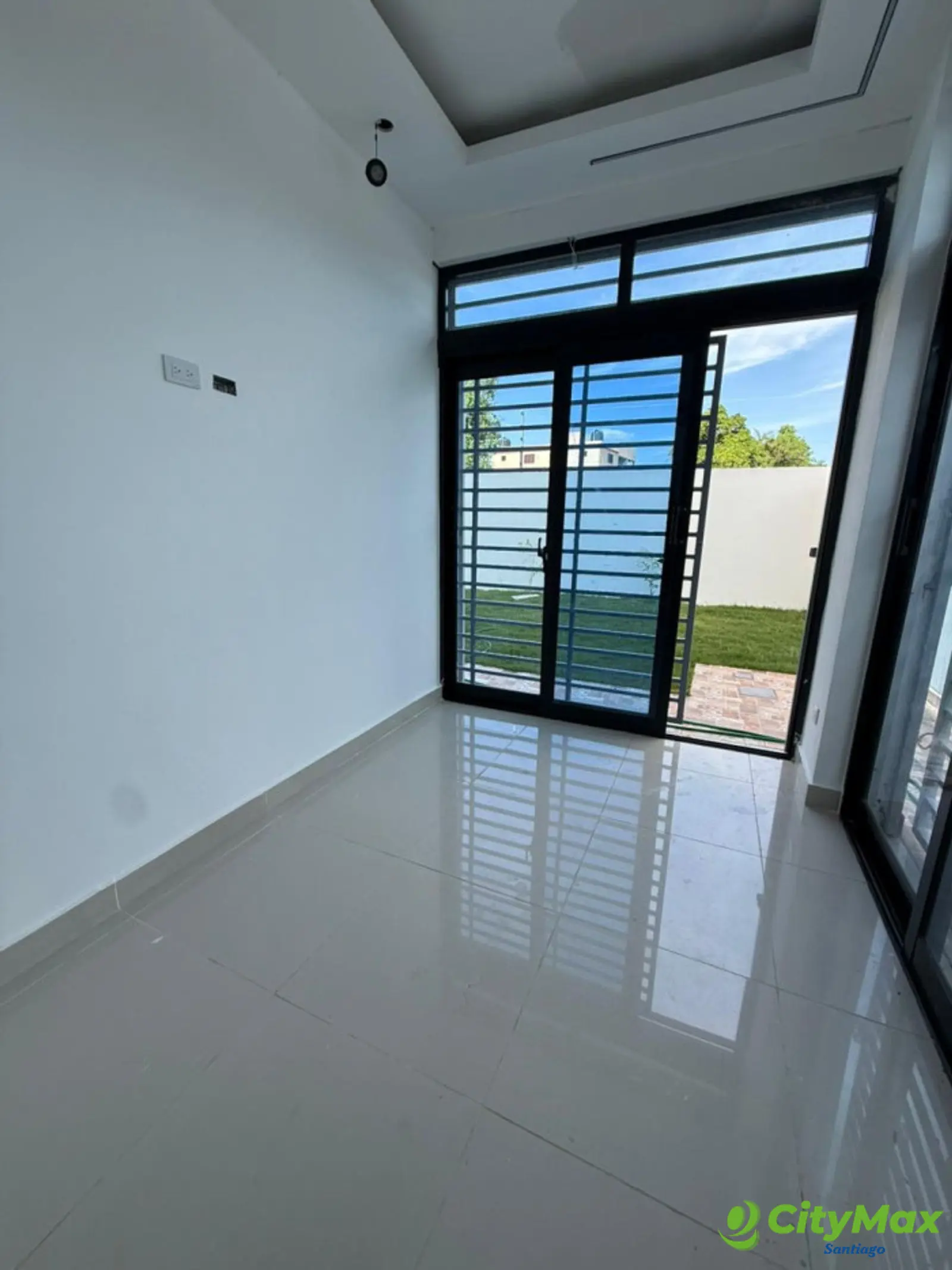 VENTA DE CASA CON PATIO EN LOS LLANOS DE GURABO - foto 4