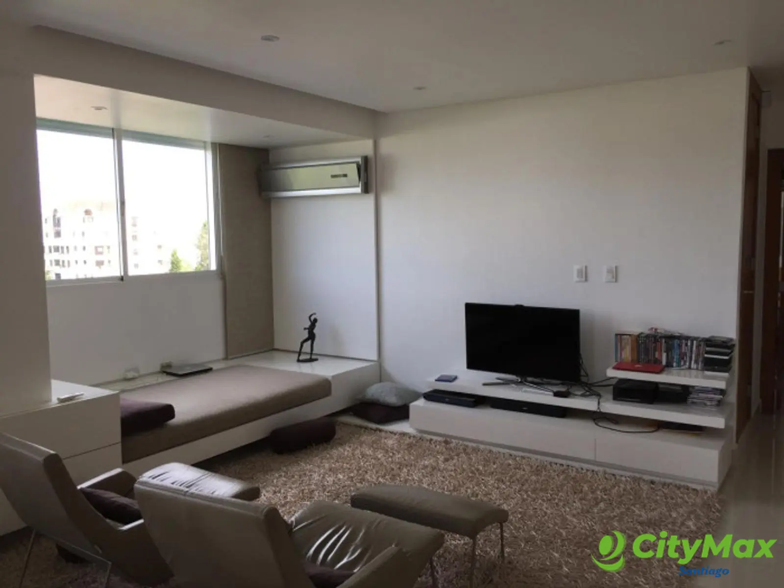 Apartamento semi-amueblado en alquiler en La Esmeralda! - foto 6