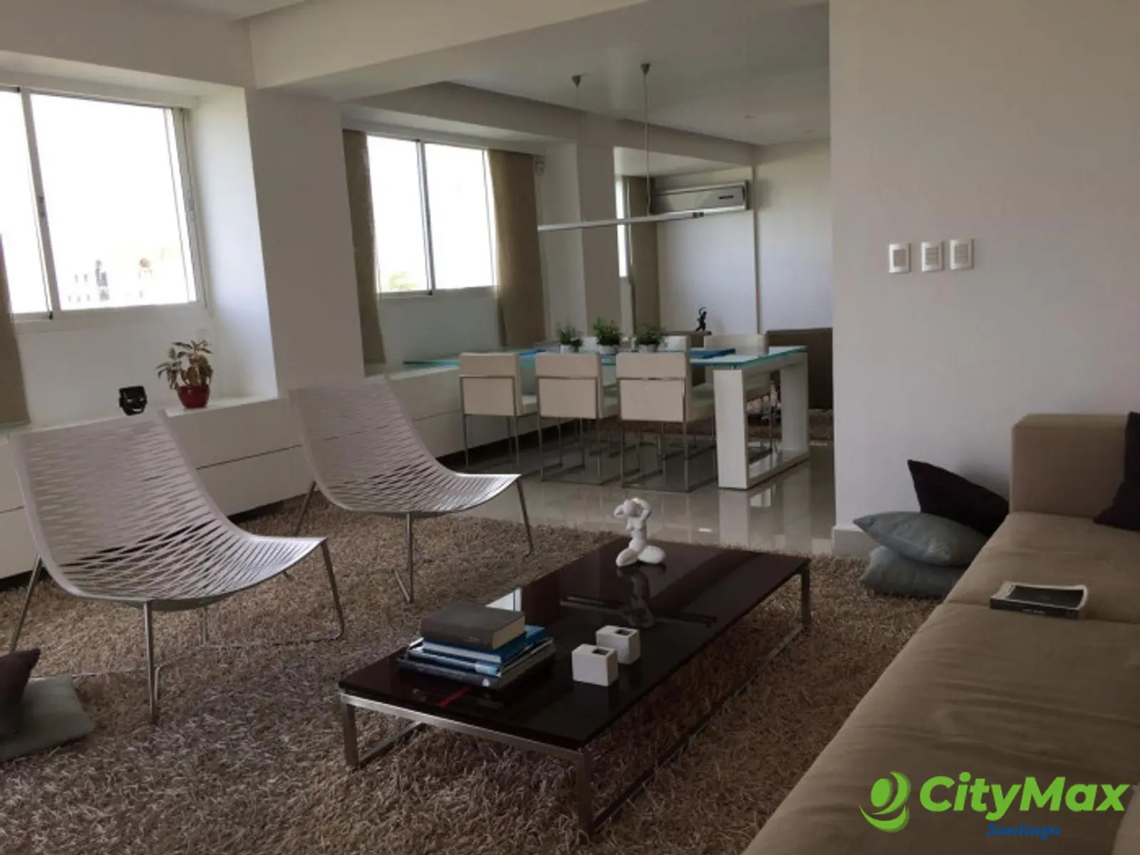 Apartamento semi-amueblado en alquiler en La Esmeralda! - foto 2