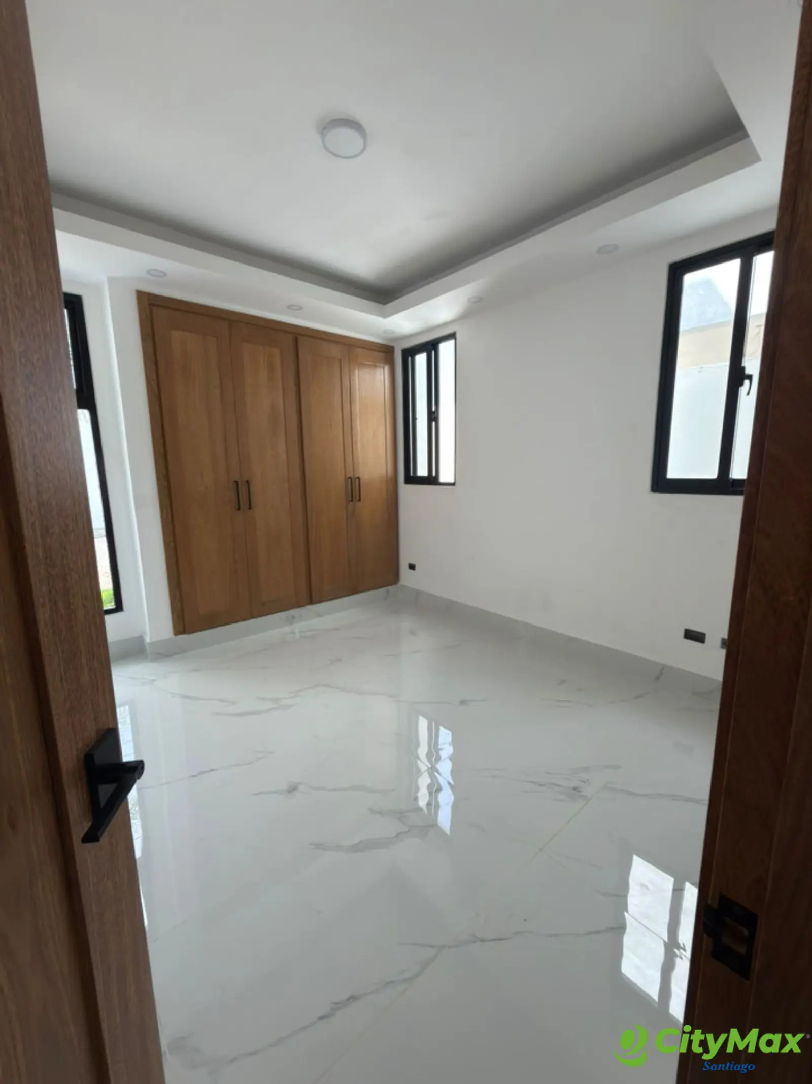 VENTA DE CASA CON  PATIO EN  LLANOS DE GURABO - foto 9