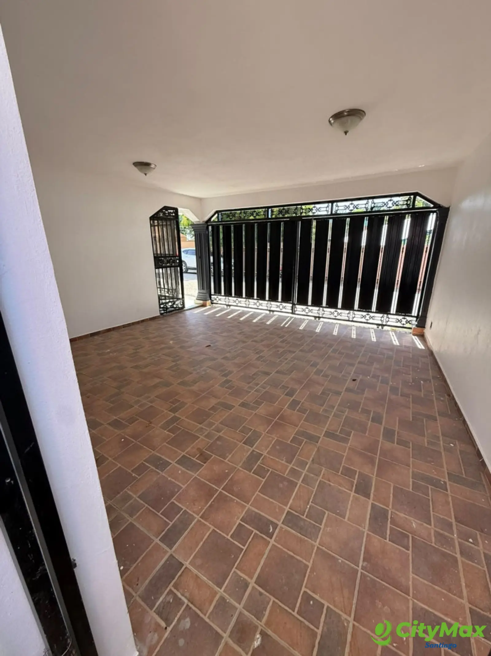 VENTA DE CASA FRENTE AL ASILO MAO VALVERDE - foto 2
