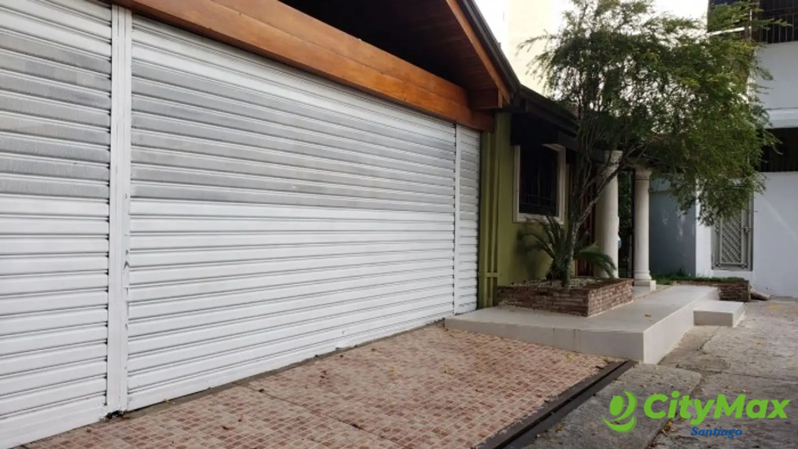 CASA RESIDENCIAL EN VENTA EN LA MORALEJA SANTIAGO - foto 2