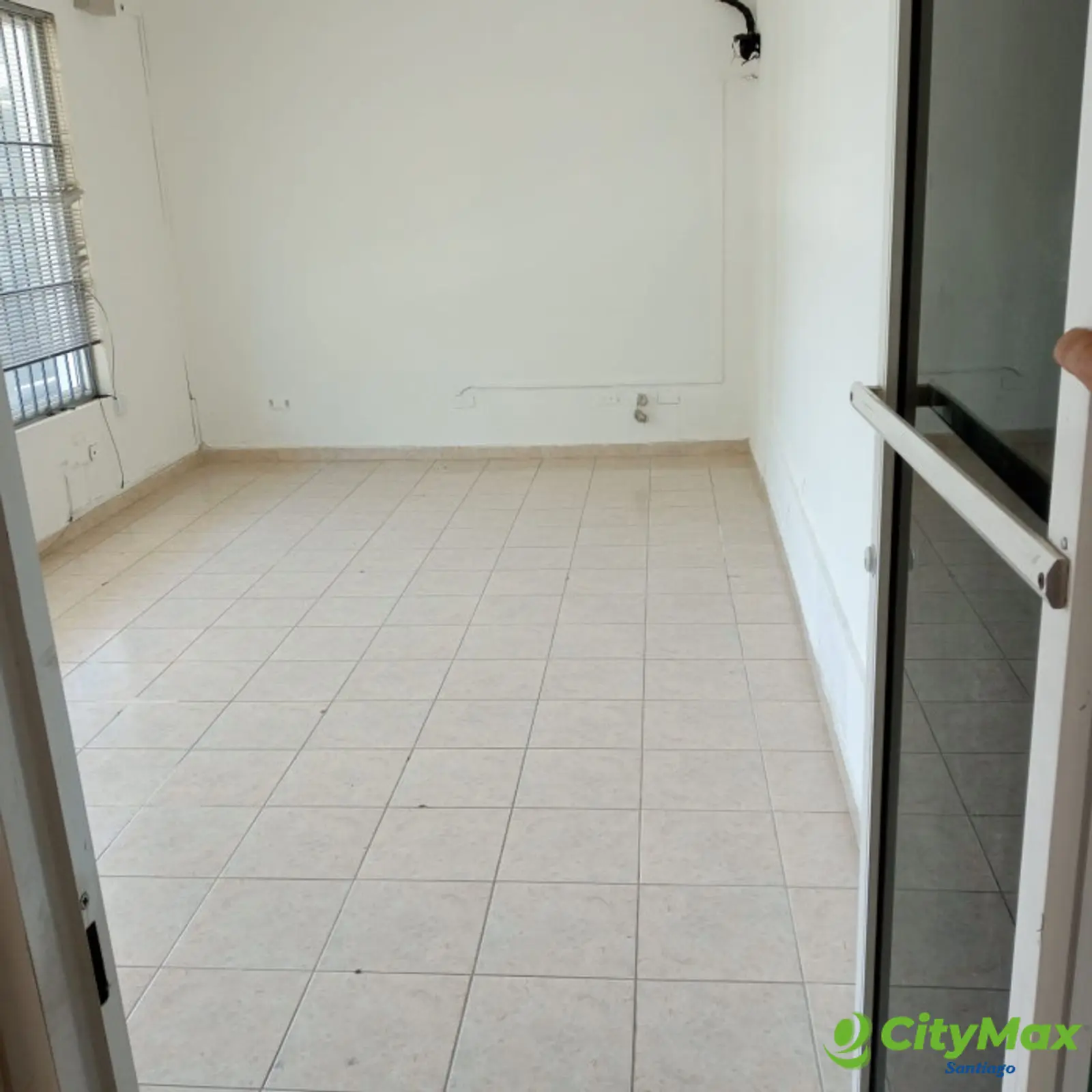 LOCAL COMERCIAL EN RENTA PLAZA AVENIDA FRANCIA SANTIAGO - foto 4