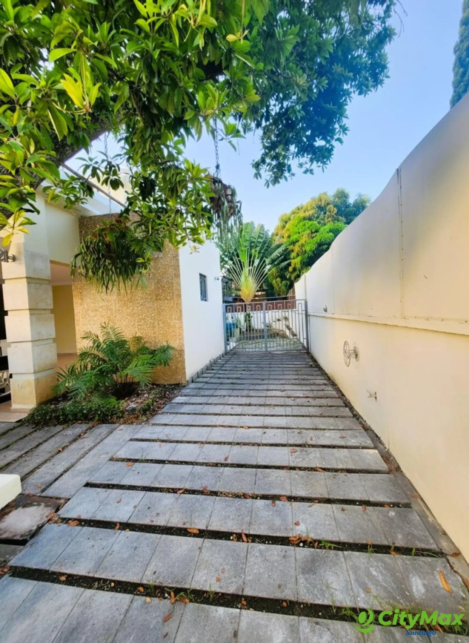 VENTA DE CASA CON AMPLIO PATIO EN LAS CARMELITAS  - foto 7