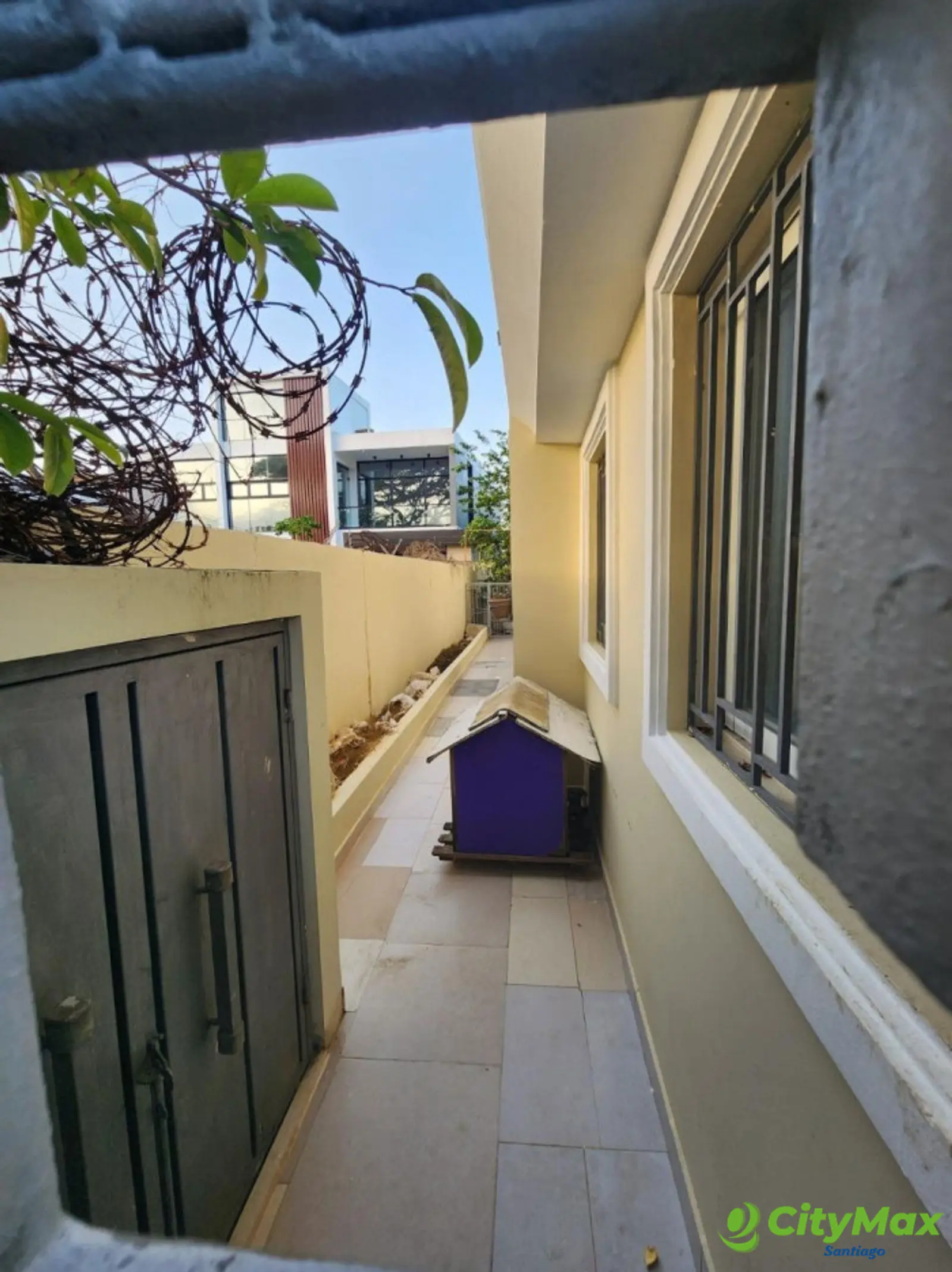 VENTA DE CASA CON AMPLIO PATIO EN LAS CARMELITAS  - foto 8