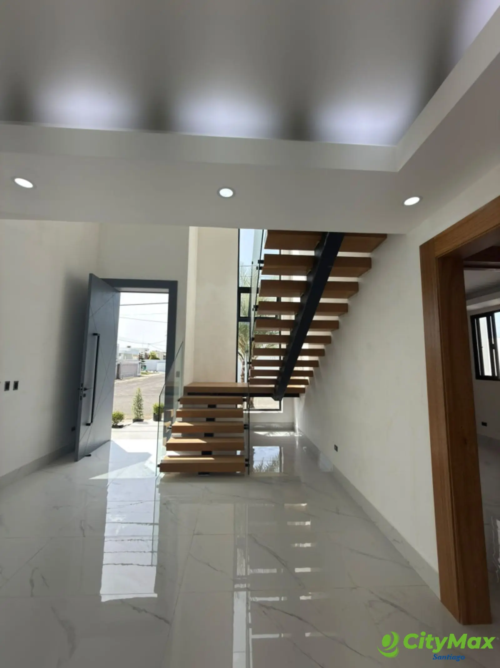 VENTA DE CASA CON  PATIO EN  LLANOS DE GURABO - foto 7