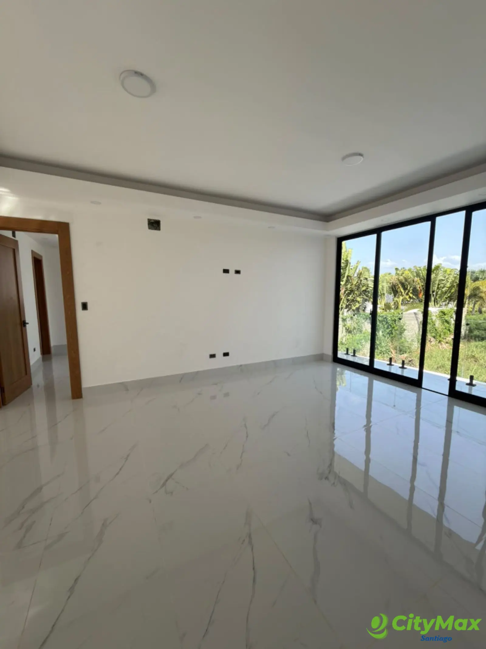 VENTA DE CASA CON  PATIO EN  LLANOS DE GURABO - foto 5