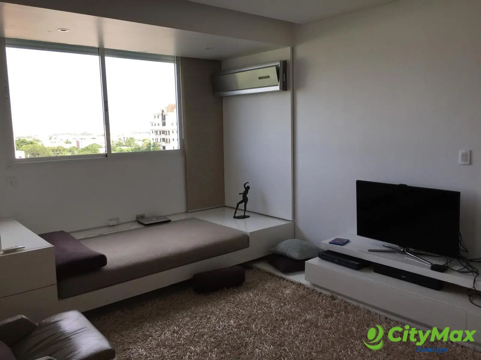 Apartamento semi-amueblado en alquiler en La Esmeralda! - foto 3