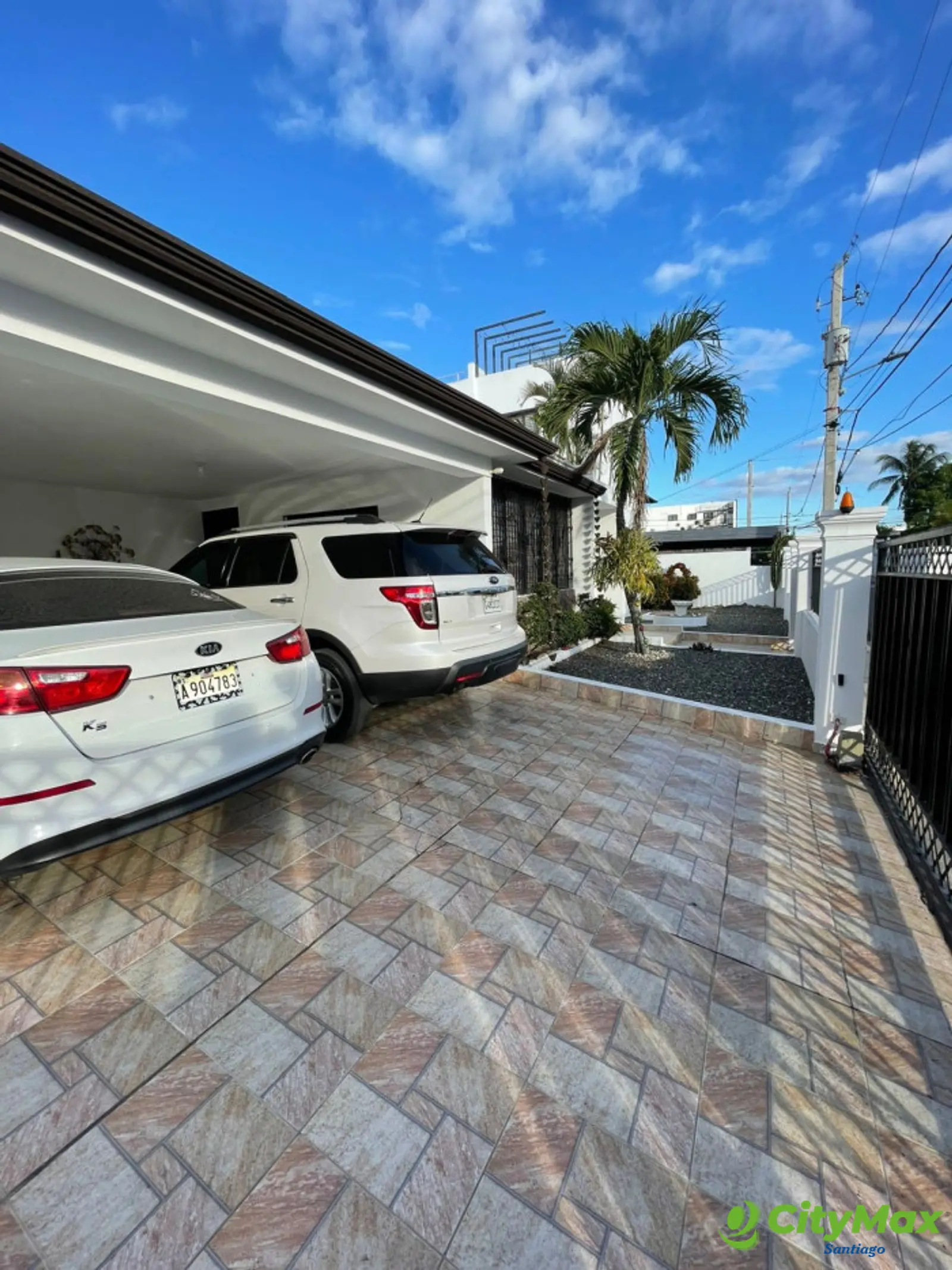 VENTA DE CASA CON PATIO EN LLANOS DE GURABO - foto 2