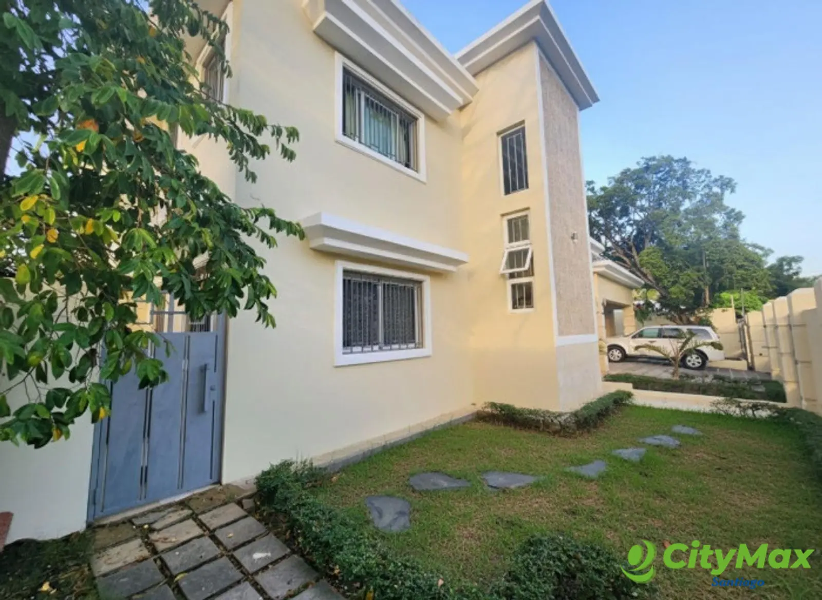 VENTA DE CASA CON AMPLIO PATIO EN LAS CARMELITAS  - foto 5